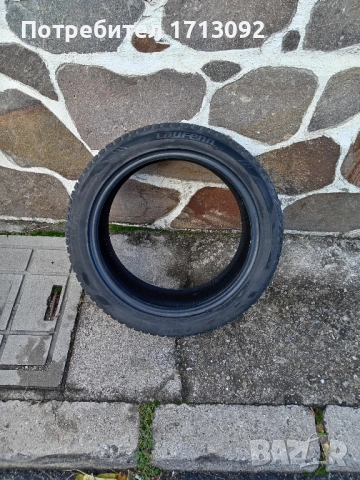 Зимна гума 235 45 18 Laufenn