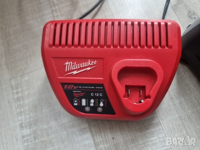 Зарядни Bosch, Makita и Milwaukee, снимка 5 - Винтоверти - 56325045