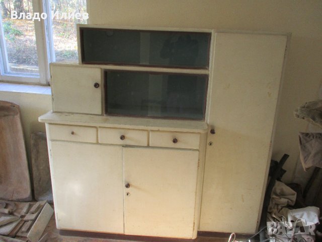 Бюфет старинен винтидж направен около 1960 г.