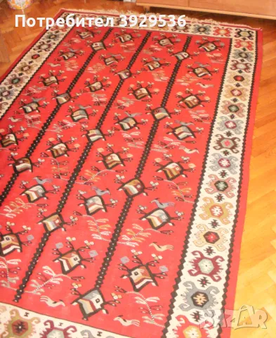 Запазен оригинален чипровски килим с пиленца с размери 165х240см