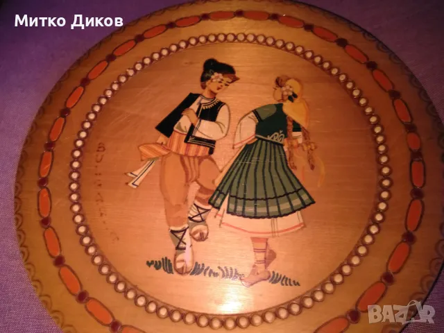 Дървена чиния за стена от соца 1971г народни мотиви фи 25см, снимка 3 - Декорация за дома - 48346948