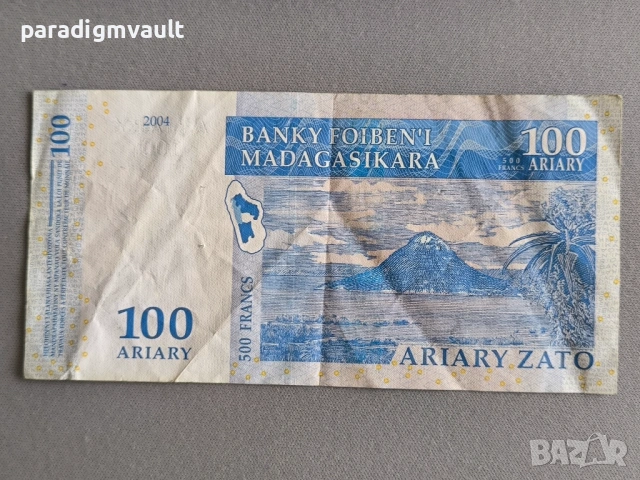 Банкнота - Мадагаскар - 100 ариари | 2004г., снимка 2 - Нумизматика и бонистика - 54314951