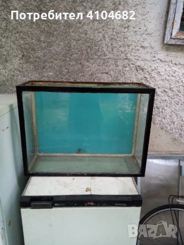 Аквариум с метална рамка