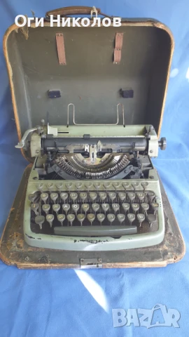 Старинна пишеща машина на кирилица