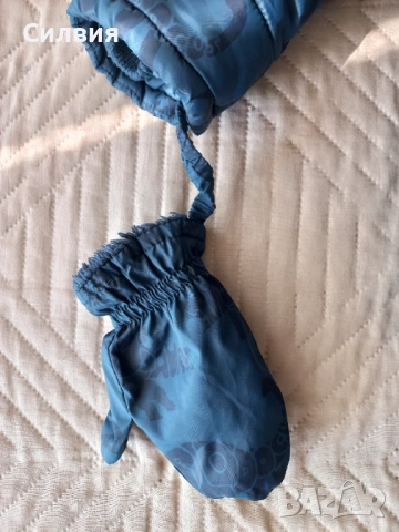 Детско зимно яке за момче Coccodrillo, размер 80, с качулка и ръкавици, в тъмно синьо. Много запазен, снимка 4 - Бебешки якета и елеци - 51537179