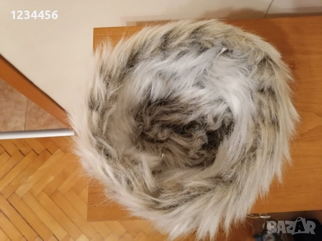 Нова шапка еко кожа, мека, удобна, стилна. НАЙ-НИСКА ЦЕНА - 5 евро, снимка 2 - Шапки - 54240722