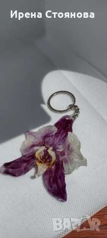 Ключодържател или аксесоар за чанта с естествен цвят на орхидея. Цвета е с размери 7/7,5 см. 
, снимка 9 - Чанти - 50563645