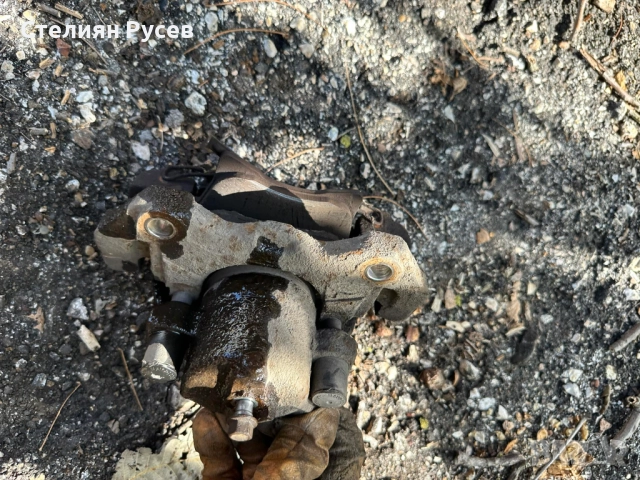 предни спирачни апарати за opel zafira a 1.6 101 к.с БЕНЗИН код на мотора X16XE20Z84045   -цена 30лв