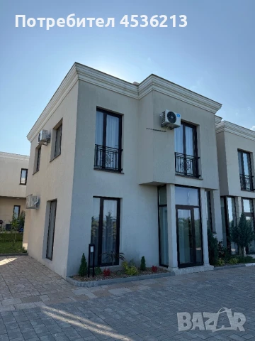 Къща под наем в затворен комплекс с басейн, на брега на морето.