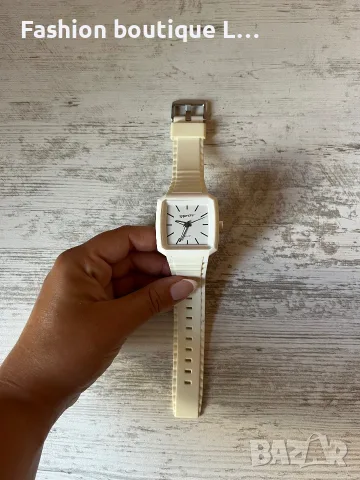 Бял часовник APPERTIFF с гумена каишка Stainless steel back и е Water resistant 100 metres 