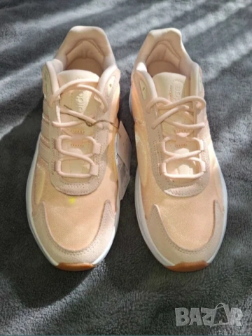 Adidas Ozelle Дамски маратонки 39 номер, снимка 2 - Маратонки - 54153910