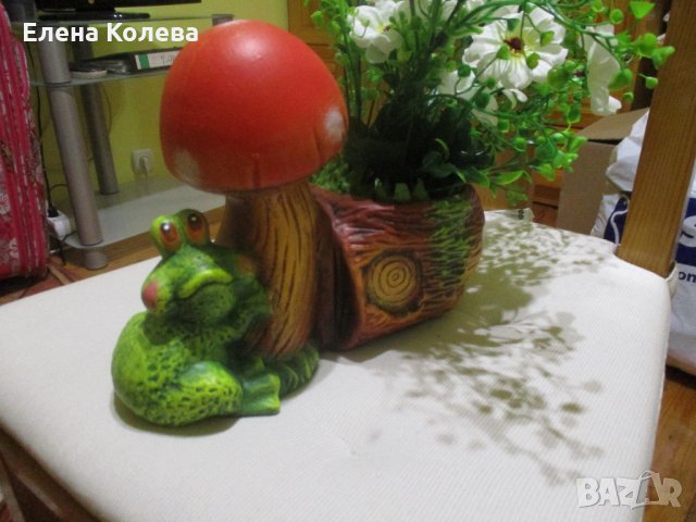 Саксия с изкуствени цветя, снимка 2 - Изкуствени цветя - 34507170