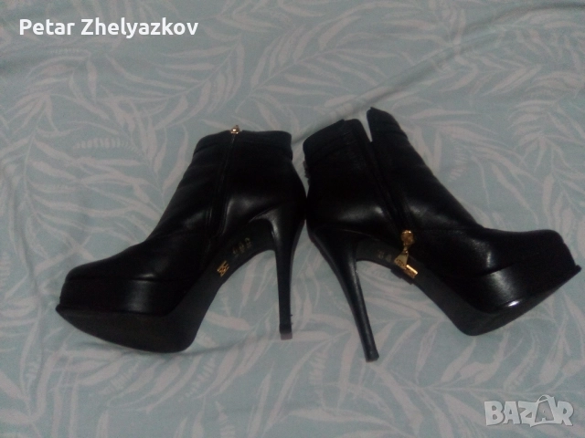 Елегантни дамски боти с платформа.