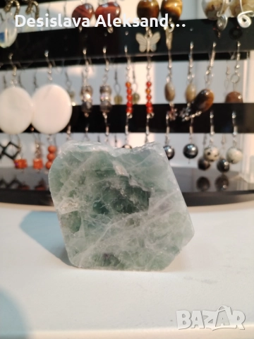 Едностранно полиран флуорит от Индия , снимка 2 - Колекции - 51463768