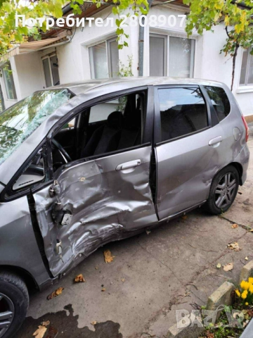 Продава Хонда Джаз (удар), снимка 2 - Автомобили и джипове - 52428081