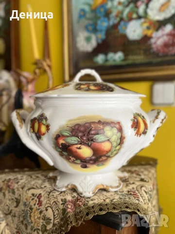 Един ослепителен красавец♥️ Бял порцелан, плодов мотив, красиви дръжки и впечатляващо столче. , снимка 2 - Други - 51304948