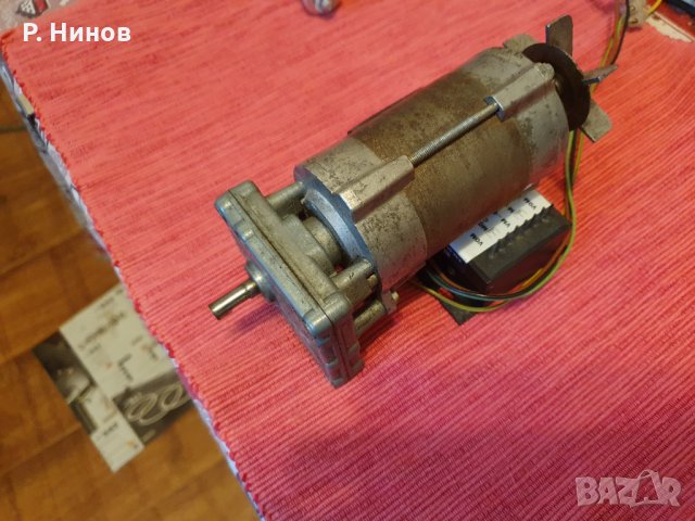 Монофазен ел.двигател/електромотор/електродвигател - с редуктор 0.120 kW 35 оборота, снимка 1