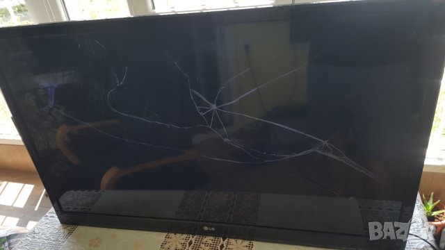 LG 37LS575S -счупен екран