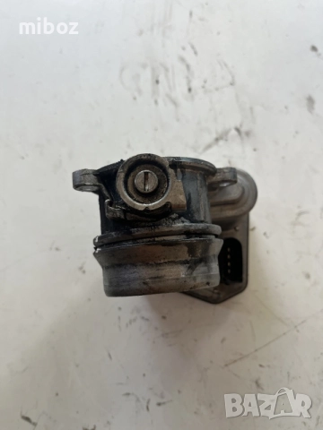 Дроселова клапа N47 BMW E90 91 БМВ, снимка 2 - Части - 56039414