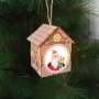 3198 Малка дървена светеща къщичка за окачване Дядо Коледа с Мечо, снимка 2