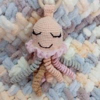 Комплект Бебешко одеяло и играчка октопод с дървена дръжка , снимка 3 - Комплекти за бебе - 44695774