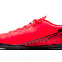футболни обувки за зала    Nike Mercurial Vapor 13 Club Ic M  номер 42-43, снимка 2 - Футбол - 36573156