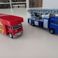 Две интересни камиончета, 15 см., снимка 1 - Коли, камиони, мотори, писти - 44641287