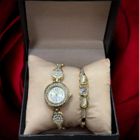 Красив комплект от дамски часовник и гривна с камъни цирконии, снимка 1 - Бижутерийни комплекти - 44536148