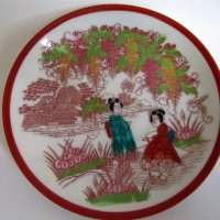 Китайска порцеланова,порцелан чиния,чинийка с Гейши ръчно оцветена, снимка 1 - Колекции - 30709972