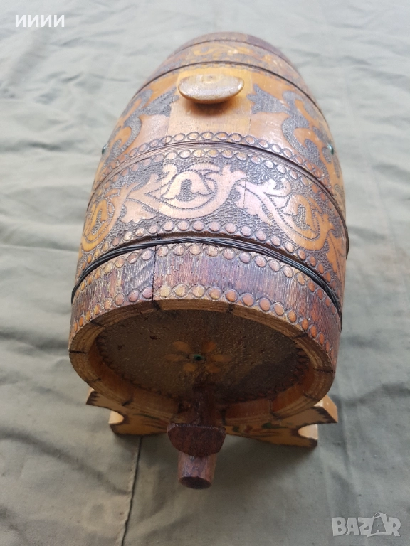 Дървено буре на стойка, снимка 1