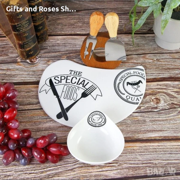 Порцеланово плато за сервиране с купичка за сос и прибори за рязане на бамбукова поставка, снимка 1