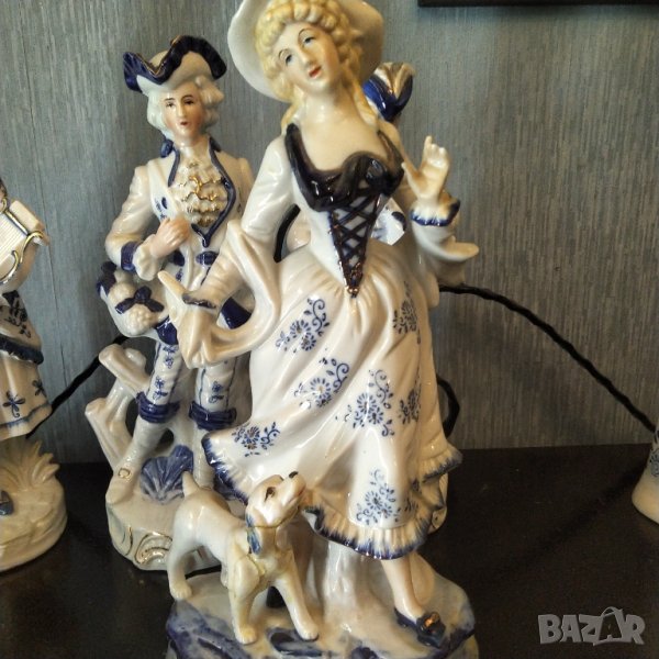 Порцеланова фигура дама с куче , снимка 1