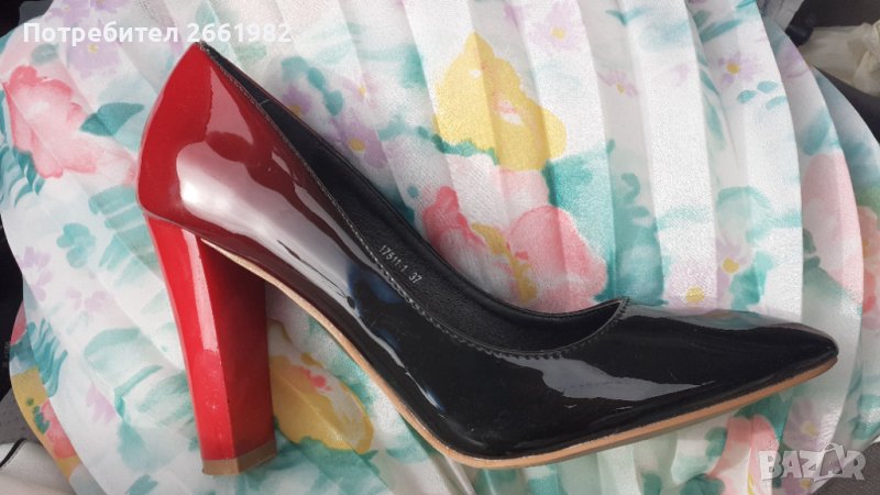 Лачени токчета - обувки на ток - преливащо черно - червени, снимка 1