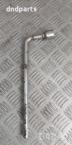 Ключ за гуми Mercedes S-Class W221 2007г.	