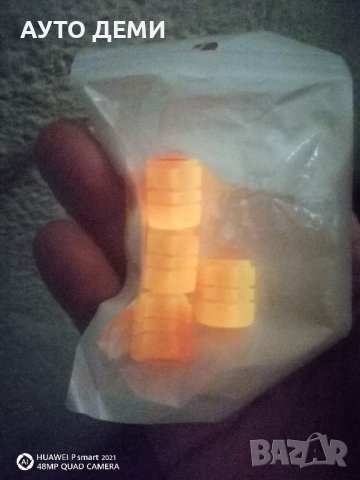 ТОП цена 2 бр- 2 лв Фосфорни светещи в зелено,синьо,червено капачки за вентили винтили на автомобил, снимка 2 - Аксесоари и консумативи - 36974722