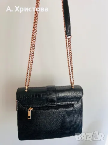 Черна дамска чантичка, снимка 2 - Чанти - 48279670