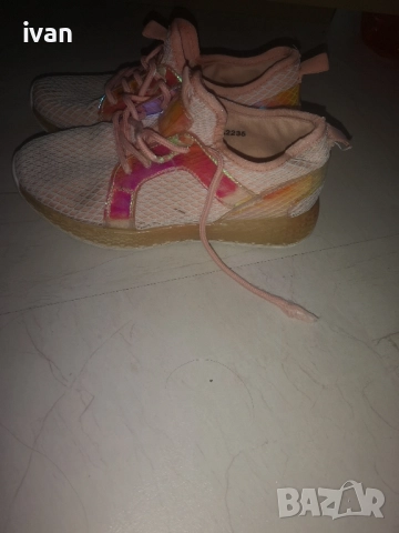 дамски спортни обувки 38 номер дишаща материя и подметка много удобни в перфектно състояние , снимка 3 - Маратонки - 51784937
