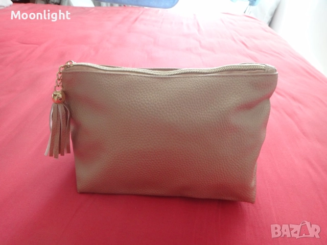 Нов тоалетен козметичен несесер в златно, снимка 2 - Чанти - 52639364