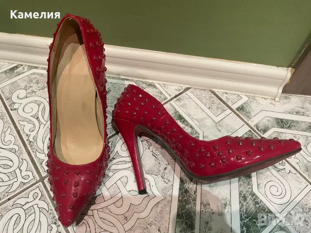 Обувки на Christian Louboutin реплика, снимка 2 - Дамски обувки на ток - 49380234