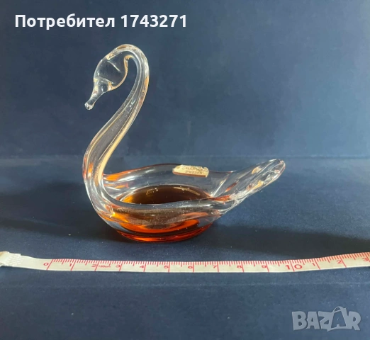 Стъклена фигура лебед