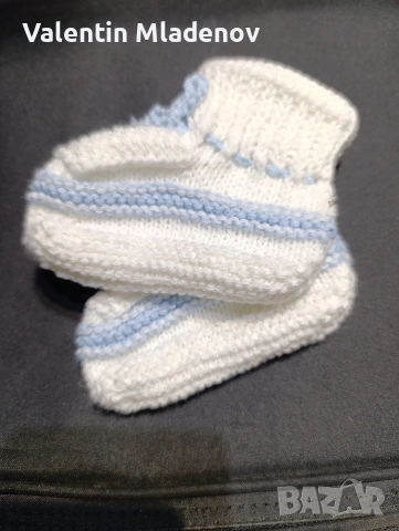 Ръчно плетени бебешки терлички, снимка 7 - Бебешки чорапи - 53144347