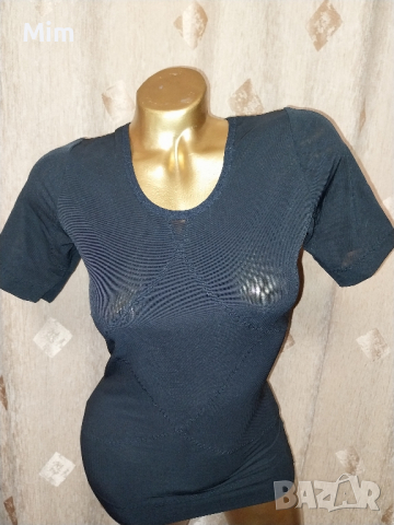 М/L Черна моделираща тениска, снимка 2 - Тениски - 44919857