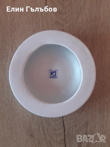 Пепелник (порцеланов) на Левски-Спартак, ретро, снимка 2 - Фен артикули - 53972839