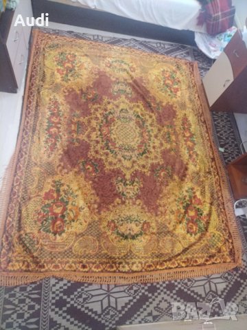 Ковертюра покривало за голямо легло с размери 160см на 200см. Комплект с две ковертюрени възглавничк