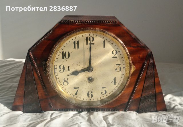 Много стар механичен каминен часовник