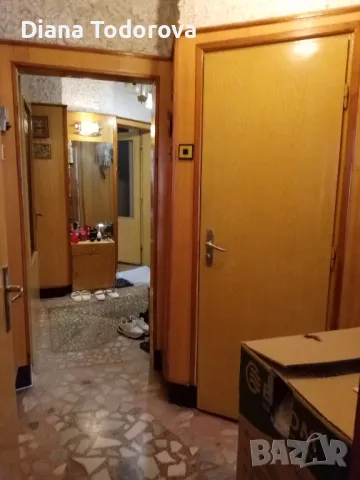 продавам дървена ламперия от коридор,врати,вграден голям масивен шкаф, снимка 6 - Шкафове - 47405941