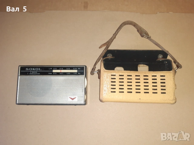 Старо радио , транзистор СОКОЛ - СССР , с калъф, снимка 2 - Антикварни и старинни предмети - 54268352