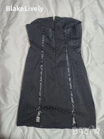 Рокля Guess, снимка 2 - Рокли - 48576377