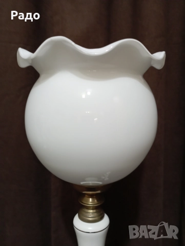 Комплект от две порцеланови лампи с бели стъклени абажури, снимка 5 - Настолни лампи - 52097464