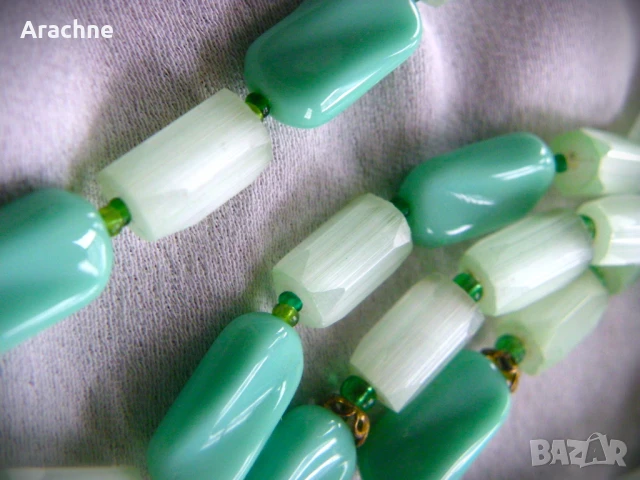 Антикварно колие с ураново и "заскрежено"стъкло,50те на ХХв., снимка 5 - Колиета, медальони, синджири - 50461861